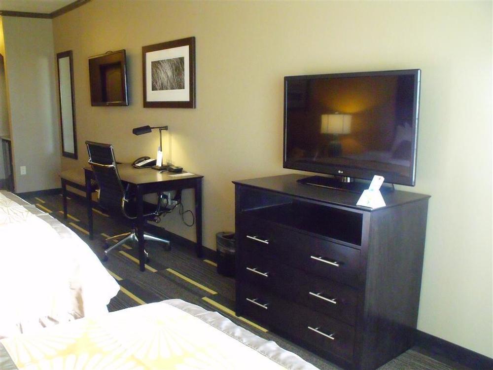 Best Western Plus Emerald Inn & Suites Garden City Oda fotoğraf