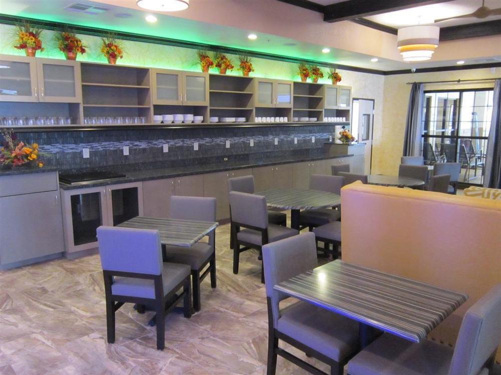 Best Western Plus Emerald Inn & Suites Garden City Restoran fotoğraf