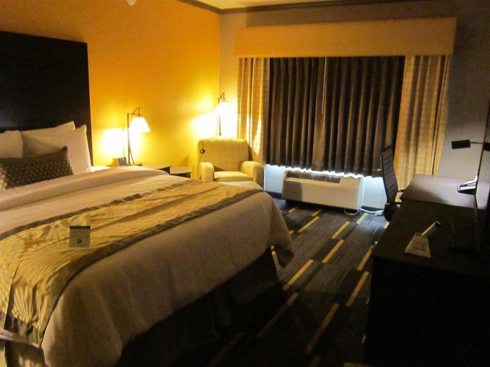 Best Western Plus Emerald Inn & Suites Garden City Oda fotoğraf