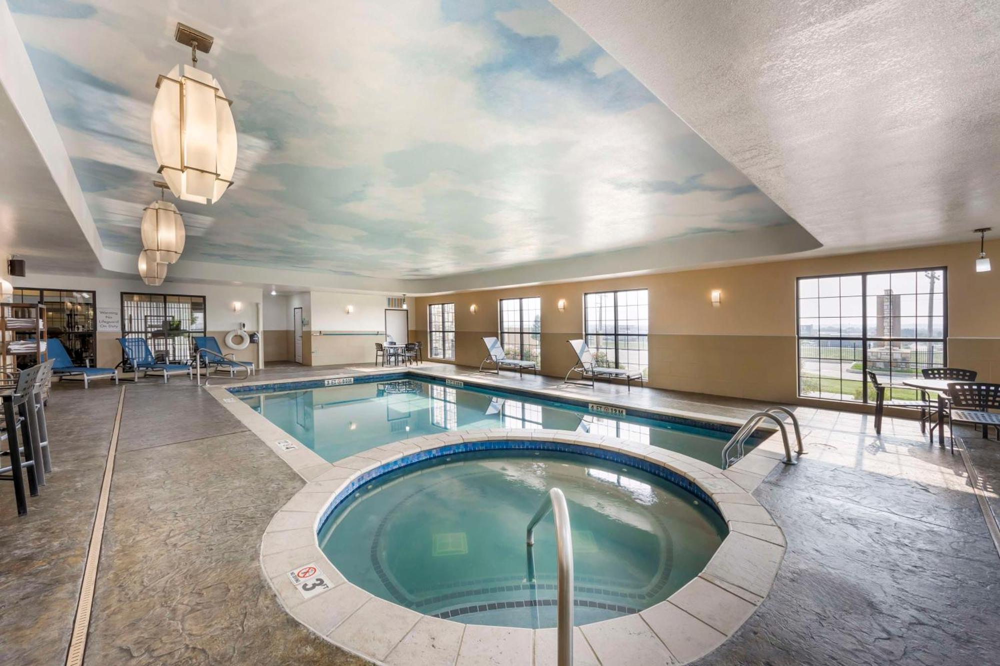 Best Western Plus Emerald Inn & Suites Garden City Dış mekan fotoğraf