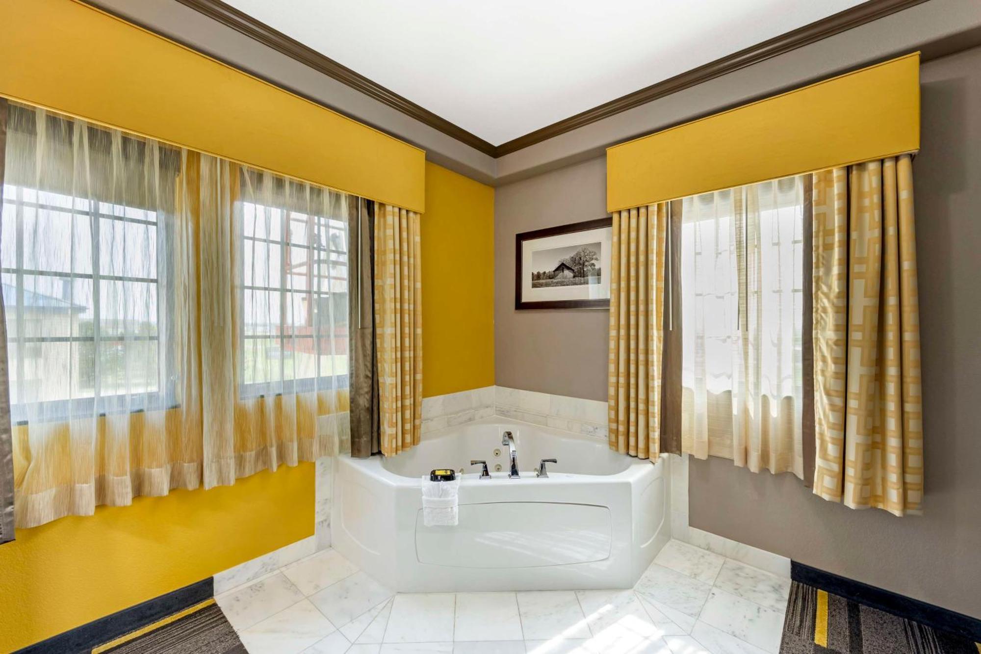 Best Western Plus Emerald Inn & Suites Garden City Dış mekan fotoğraf